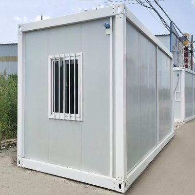성동에 있는 PVC 슬라이딩 창으로 가공된 건물 창고